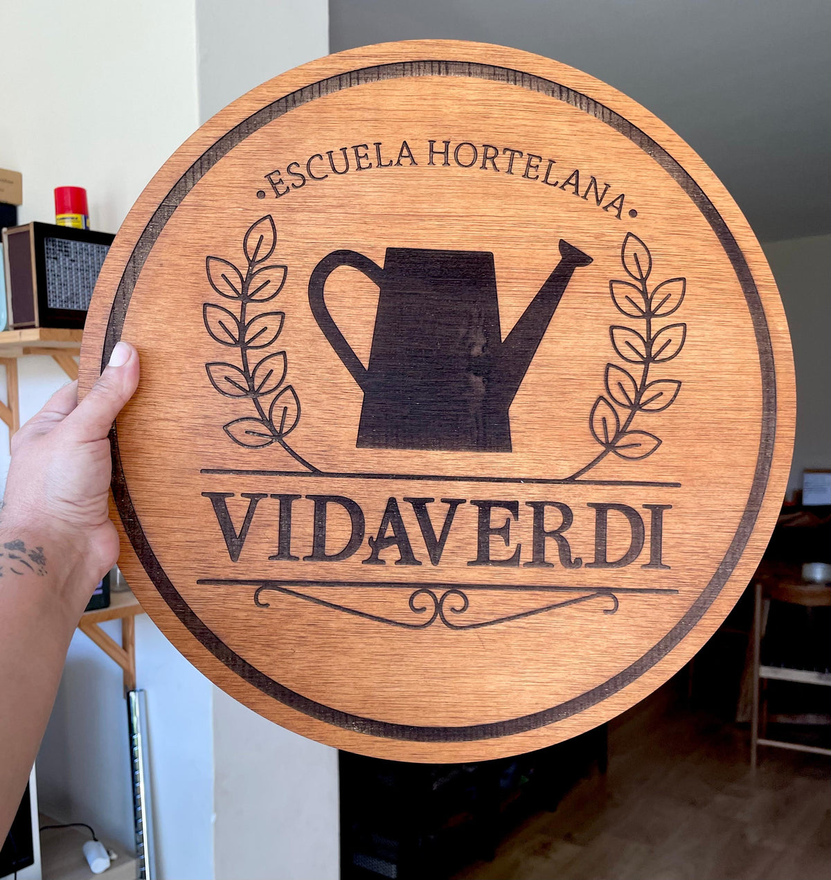 Placa identificativa redonda madera sostenible para negocio,restaurante, señalización