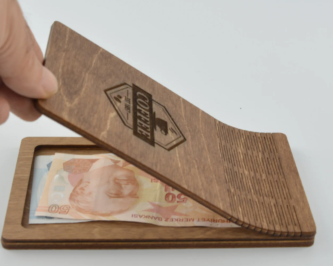 Porta Cuentas de Madera Personalizado con Apertura Vertical 11 × 18 cm